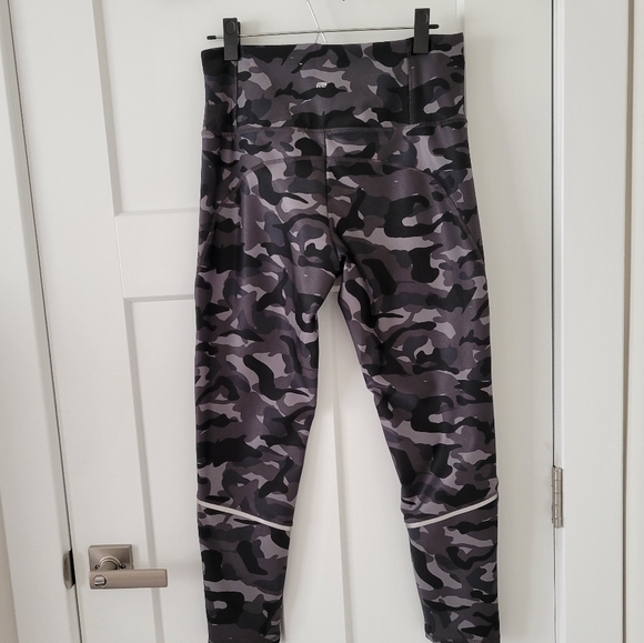 Marika - Ivy Camo Print Ankle Legging NWOT - Picture 4 of 7